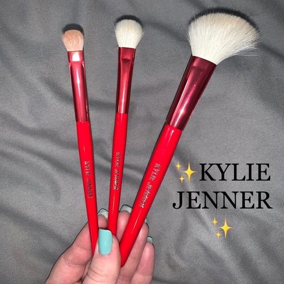 Kylie Cosmetics Limited Edition Makeup Brushes - Picture 1 of 4